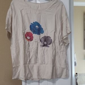 Chic Floral Beige Top with Short Sleeves